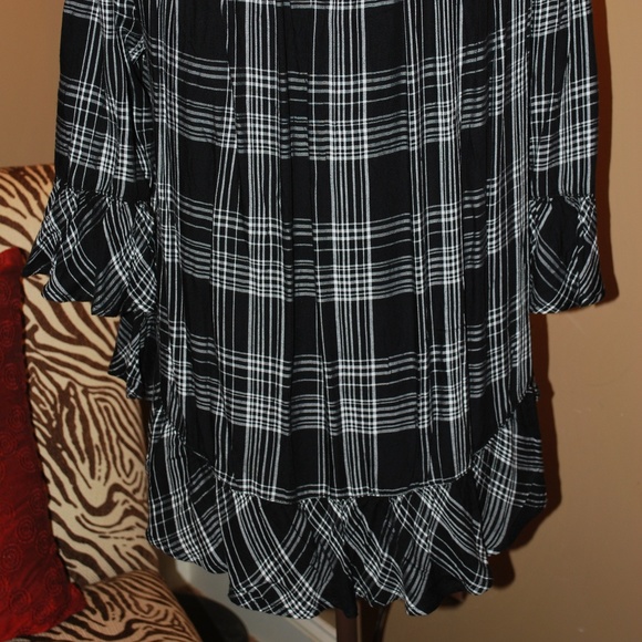 NWT Plaid off shoulder blouse (rayon) - Picture 4 of 6